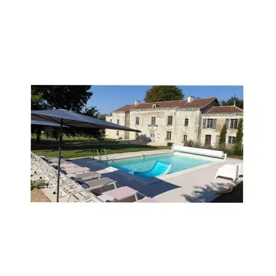 Piscine de l'établissement Domaine de Bourgville ou située à proximité