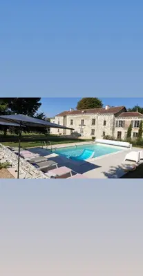 Piscine de l'établissement Domaine de Bourgville ou située à proximité