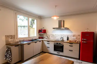 Cuisine ou kitchenette dans l'établissement Le Garage, Le Gite