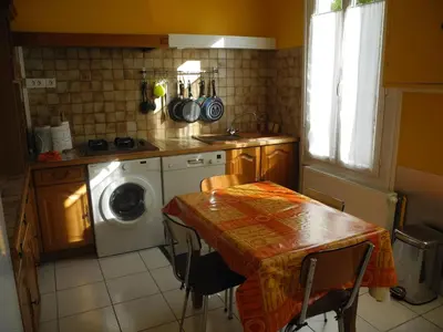 Cuisine ou kitchenette dans l'établissement Les Vergnes Mancelles