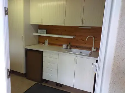 Cuisine ou kitchenette dans l'établissement Le Jardin De Josseline