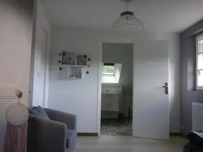 Télévision ou salle de divertissement dans l'établissement Au Nid Douillet