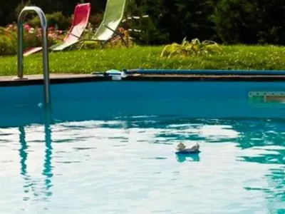 Piscine de l'établissement Le Clos Marie ou située à proximité