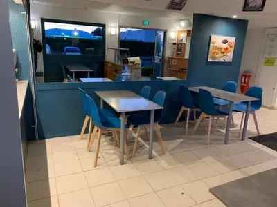 Restaurant ou autre lieu de restauration dans l'établissement Hôtel Eco Blois -Sud- Vineuil