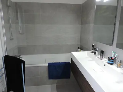 Salle de bains dans l'établissement Jolie maison d’architecte
