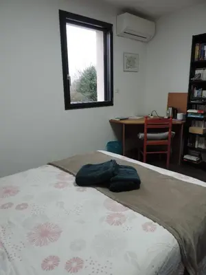 Un ou plusieurs lits dans un hébergement de l'établissement Jolie maison d’architecte