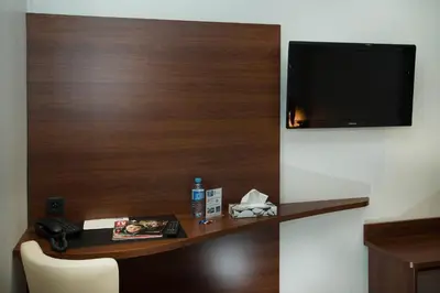 Télévision ou salle de divertissement dans l'établissement Brit Hotel Tours Sud – Le Cheops