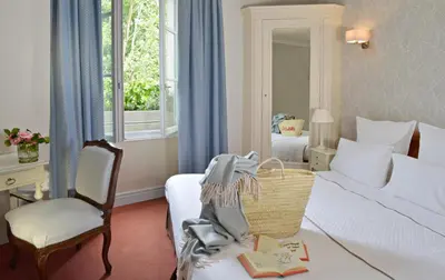 Un ou plusieurs lits dans un hébergement de l'établissement Logis Hôtel Le Plantagenêt