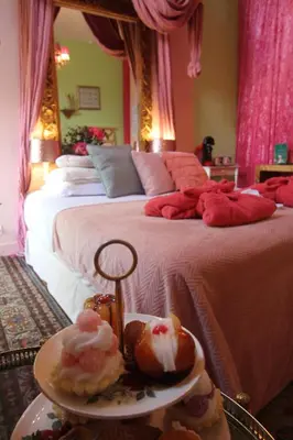 Un ou plusieurs lits dans un hébergement de l'établissement Taty Ginette Maison et Table d'Hôtes