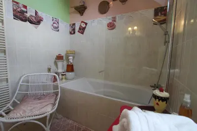 Salle de bains dans l'établissement Taty Ginette Maison et Table d'Hôtes