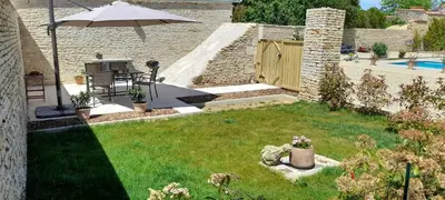 Piscine de l'établissement La Galuche-B&B & Studio ou située à proximité