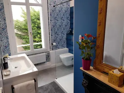 Salle de bains dans l'établissement LA MAISON LEONARD