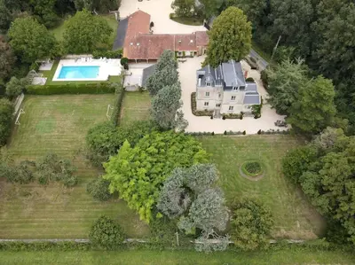 Piscine de l'établissement Chateau de la Vigne ou située à proximité