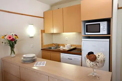 Cuisine ou kitchenette dans l'établissement Pierre & Vacances Le Moulin des Cordeliers