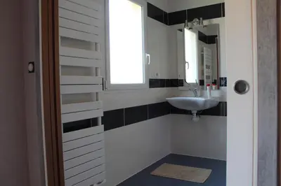 Salle de bains dans l'établissement B&B La Lyre