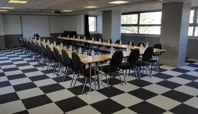 Espace de conférence ou salle de réunion dans l'établissement Hotel Kyriad Tours St Pierre des Corps Gare
