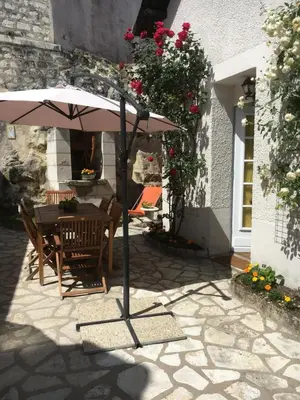 Terrasse ou espace extérieur de l'établissement les mésanges
