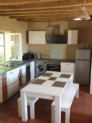 Cuisine ou kitchenette dans l'établissement Bois logis