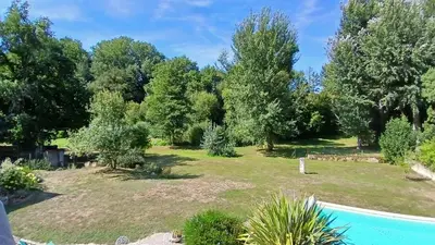 Piscine de l'établissement L'Ayguevives ou située à proximité