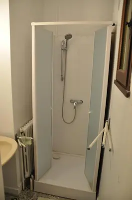 Salle de bains dans l'établissement Chez Cyril et Vi