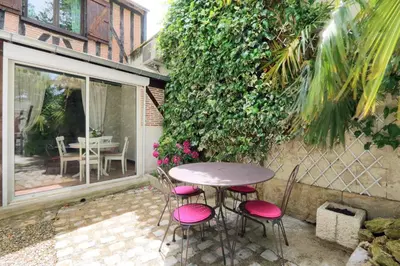 Jardin de l'établissement Elegant and spacious T2 #Tours #Halles #Courprivée