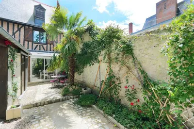 Jardin de l'établissement Elegant and spacious T2 #Tours #Halles #Courprivée