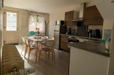 Cuisine ou kitchenette dans l'établissement Maison aux portes de Beauval