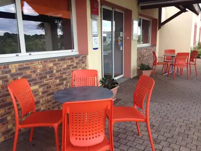 Restaurant ou autre lieu de restauration dans l'établissement Brit Hotel Les Evens
