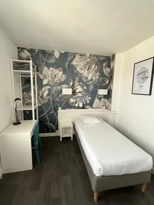 Un ou plusieurs lits dans un hébergement de l'établissement Hôtel Saint Eloi