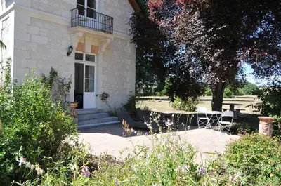 Jardin de l'établissement La Terrasse de L'Orangerie du Château - Art Nouveau - GITE 2 Personnes