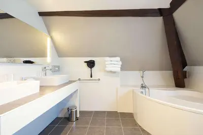 Salle de bains dans l'établissement Best Western Central Hotel