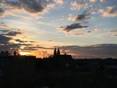 Lever ou coucher de soleil vu de l'appartement ou à proximité