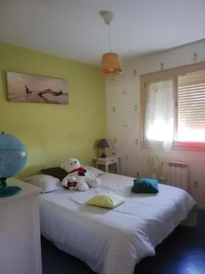 Un ou plusieurs lits dans un hébergement de l'établissement Chambre privée calme,campagne,étape,déplacement pro,abri moto vélo,parking