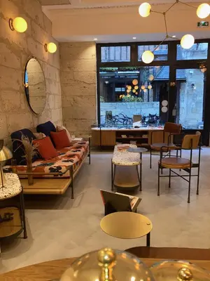 Coin salon dans l'établissement Hôtel L'Adresse