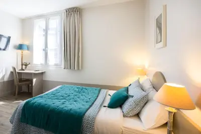 Un ou plusieurs lits dans un hébergement de l'établissement Hôtel L'Adresse