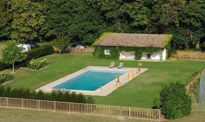 Piscine de l'établissement Château De La Bourdaisière ou située à proximité