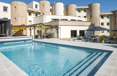 Piscine de l'établissement Brit Hotel Angers Parc Expo - L'Acropole ou située à proximité