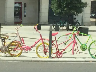 Vélo sur le terrain de l'établissement L'APPART LE 5 ou dans les environs
