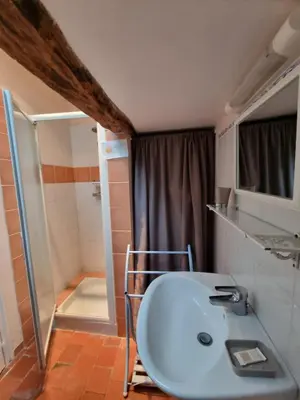 Salle de bains dans l'établissement Gîte