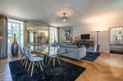 Coin salon dans l'établissement Château de la Ronde