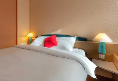 Un ou plusieurs lits dans un hébergement de l'établissement B&B HOTEL Blois Nord Vallée Maillard
