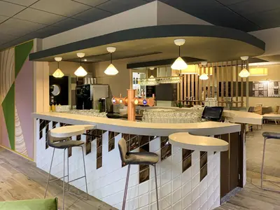 Restaurant ou autre lieu de restauration dans l'établissement ibis Tours Centre Gare