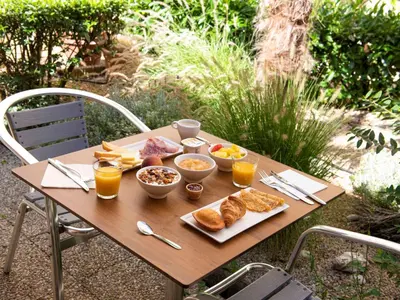 Nourriture dans l'hôtel ou à proximité