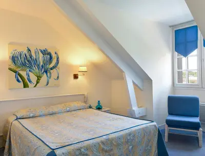 Un ou plusieurs lits dans un hébergement de l'établissement Logis Auberge Du Centre