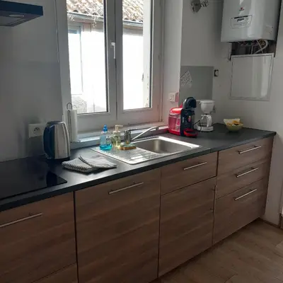 Cuisine ou kitchenette dans l'établissement Le sourire de Mona Lisa 2 étoiles 100m du château