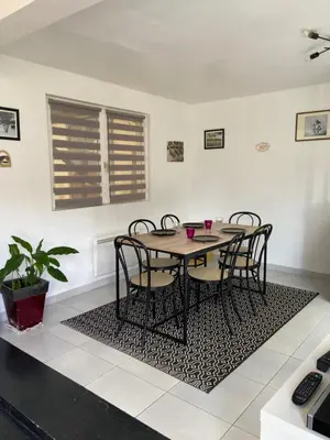 Coin salon dans l'établissement Gite Ecuries Vineuil Jump
