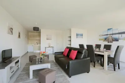Télévision ou salle de divertissement dans l'établissement La Nef, Magnifique, 2 chambre, Tours Gare Vinci