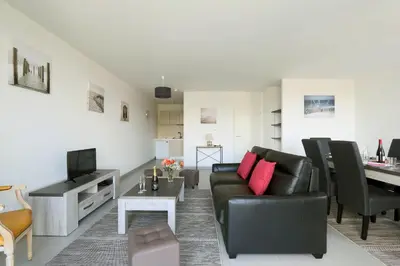 Télévision ou salle de divertissement dans l'établissement La Nef, Magnifique, 2 chambre, Tours Gare Vinci
