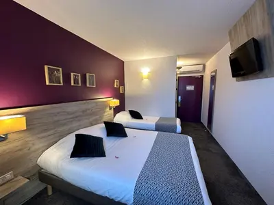 Un ou plusieurs lits dans un hébergement de l'établissement Brit Hotel Saumur