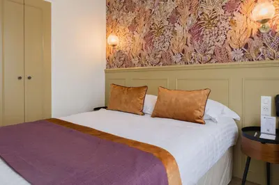 Un ou plusieurs lits dans un hébergement de l'établissement Best Western Hôtel De France